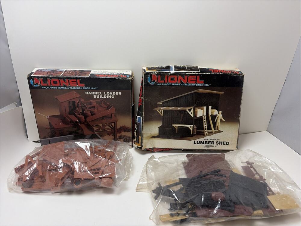 Lionel 0 27 Lumber She’d 6-12705 & Barrel Loading Building 6-12706
